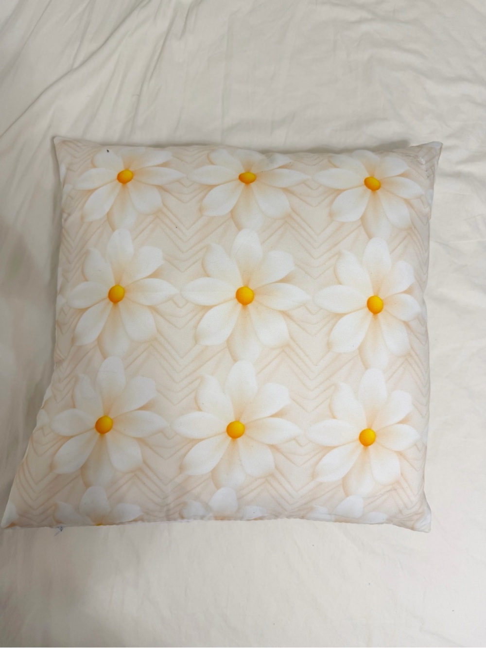 Floral Daisy Decorative Throw Pillow in Cream and Yellow